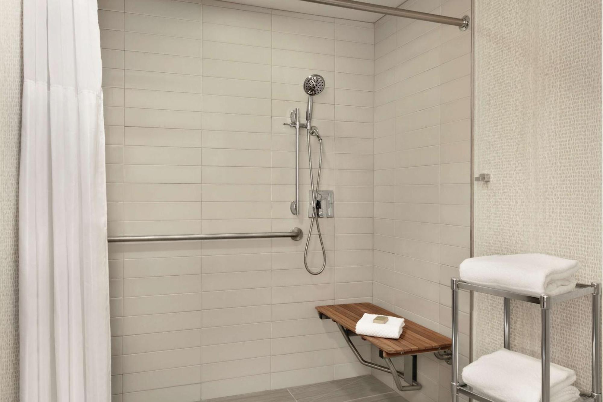 Doubletree By Hilton Atlanta Northeast/Northlake Tucker Bagian luar foto