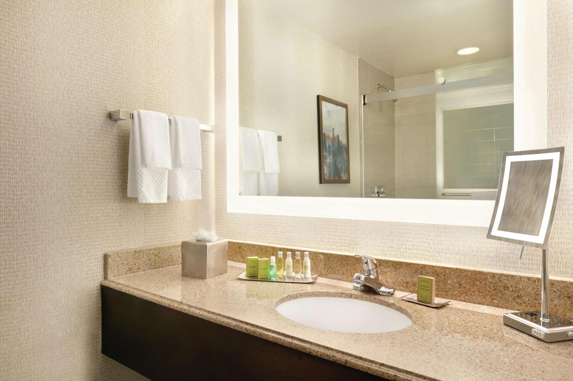Doubletree By Hilton Atlanta Northeast/Northlake Tucker Bagian luar foto
