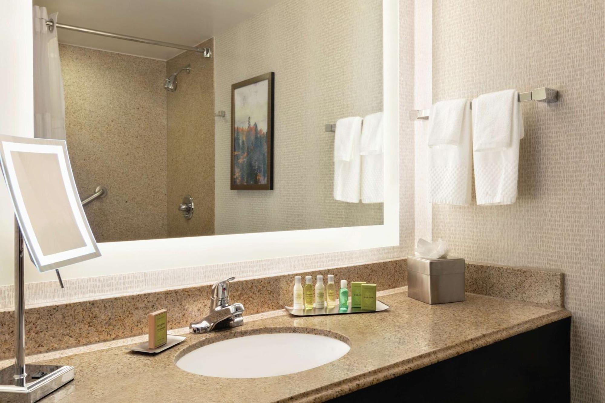 Doubletree By Hilton Atlanta Northeast/Northlake Tucker Bagian luar foto