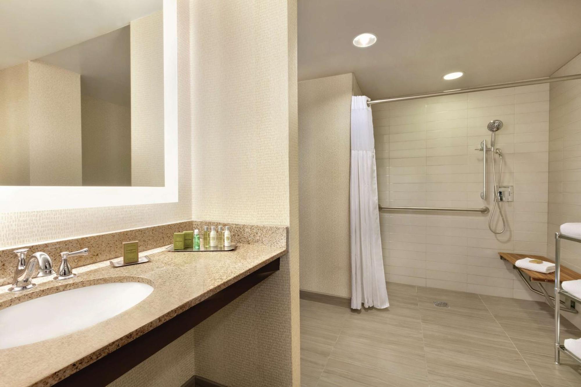 Doubletree By Hilton Atlanta Northeast/Northlake Tucker Bagian luar foto