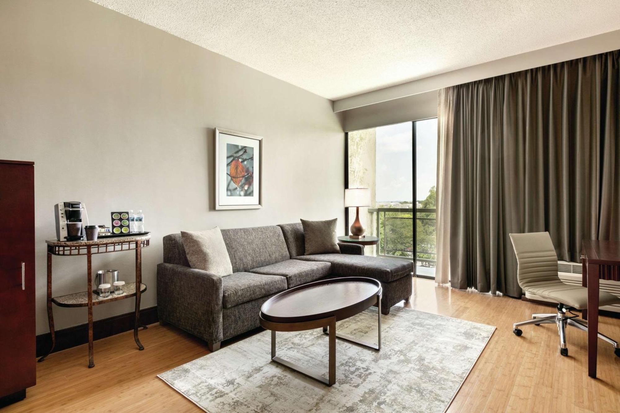 Doubletree By Hilton Atlanta Northeast/Northlake Tucker Bagian luar foto