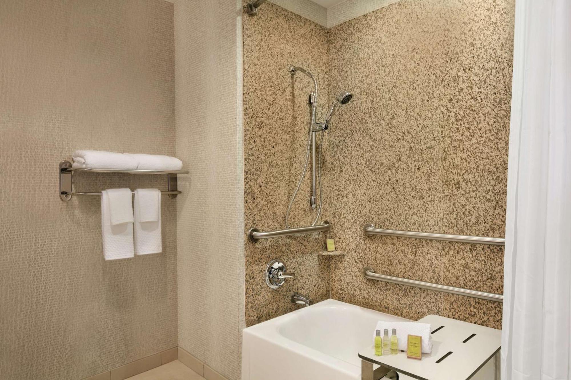 Doubletree By Hilton Atlanta Northeast/Northlake Tucker Bagian luar foto